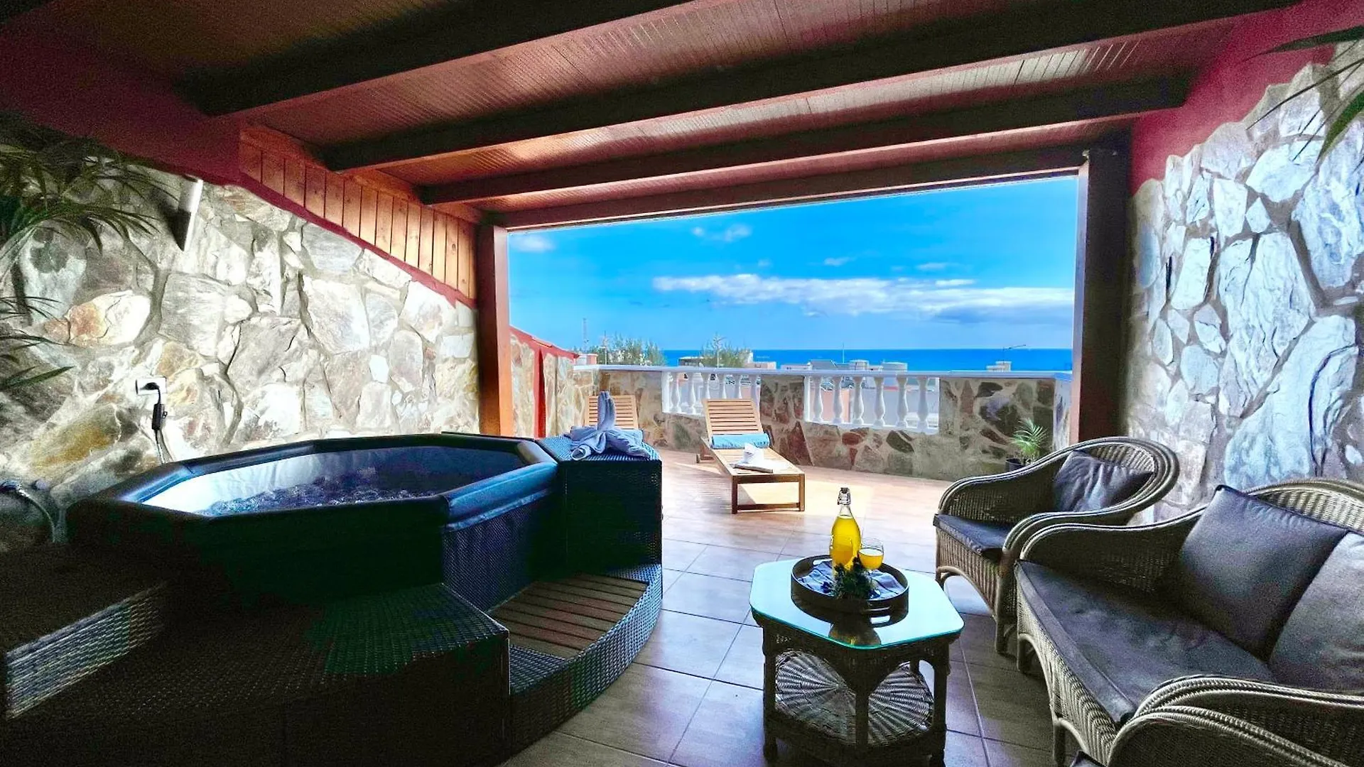 Chabela'S Seaview Penthouse & Spa La Lajita